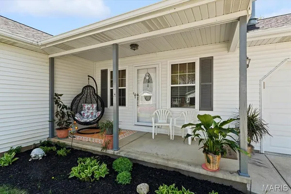 $215,000 | 120 East Hunters Ridge, Valmeyer, IL 62295