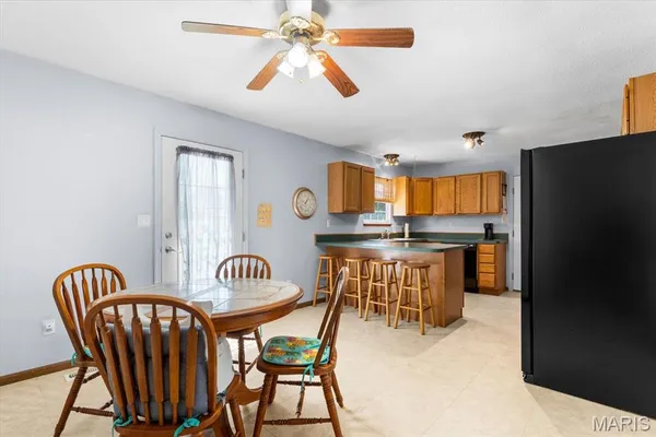 $215,000 | 120 East Hunters Ridge, Valmeyer, IL 62295