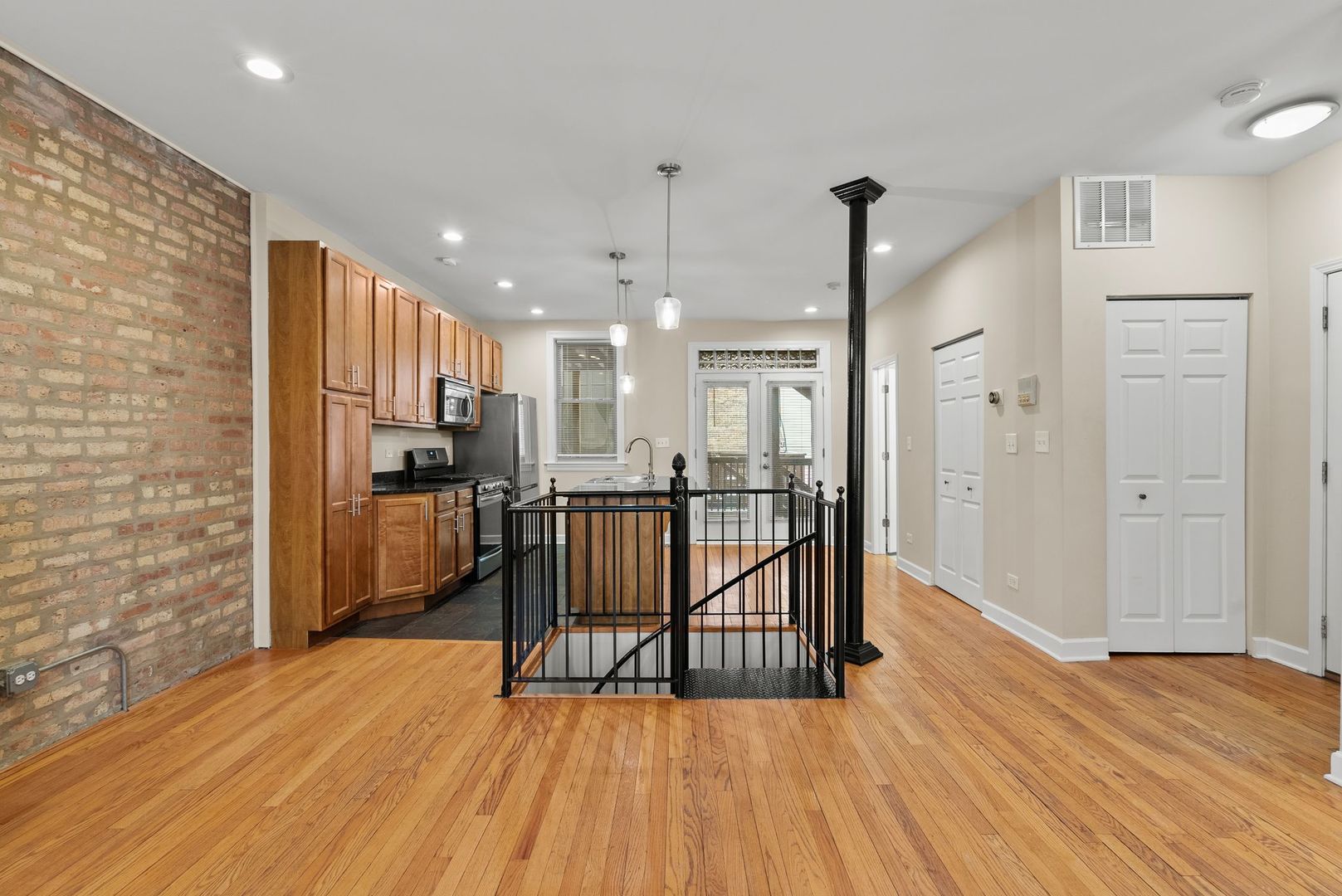 3105 West George Street, Unit 1 Chicago, IL 60618 - Photo 4 of 18