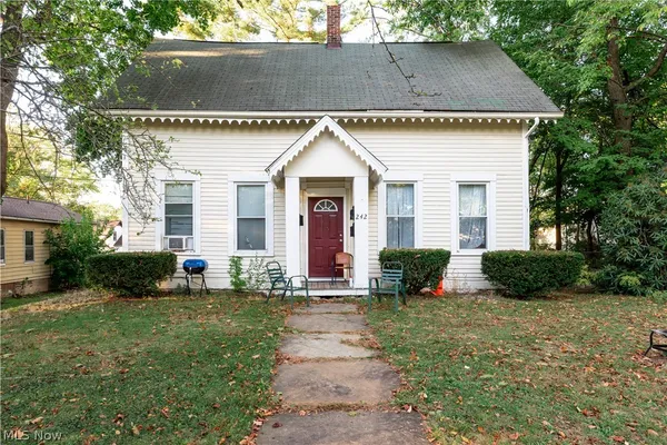 $220,000 | 242 West Highland Avenue, Ravenna, OH 44266