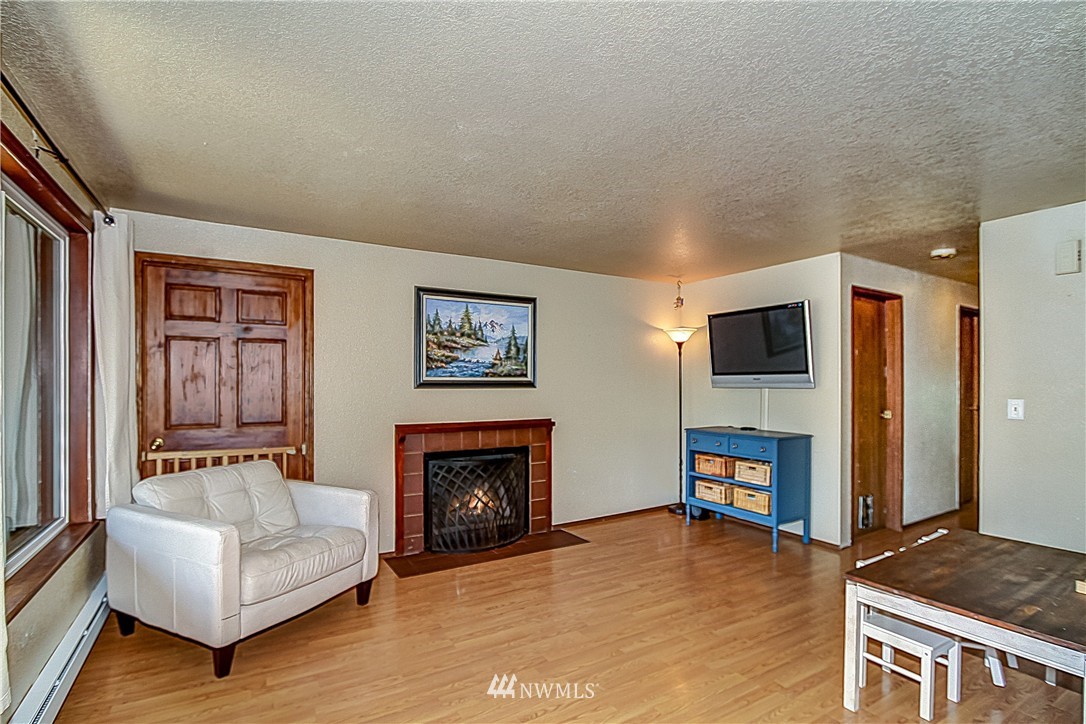 23815 1st Avenue West Bothell, WA 98021 - Photo 2 of 18 Gallery Image 2