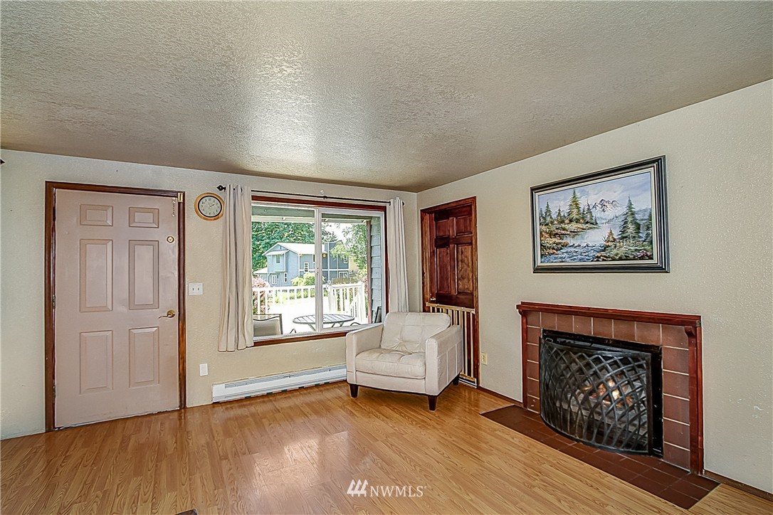 23815 1st Avenue West Bothell, WA 98021 - Photo 3 of 18 Gallery Image 3