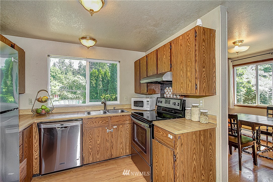 23815 1st Avenue West Bothell, WA 98021 - Photo 4 of 18 Gallery Image 4