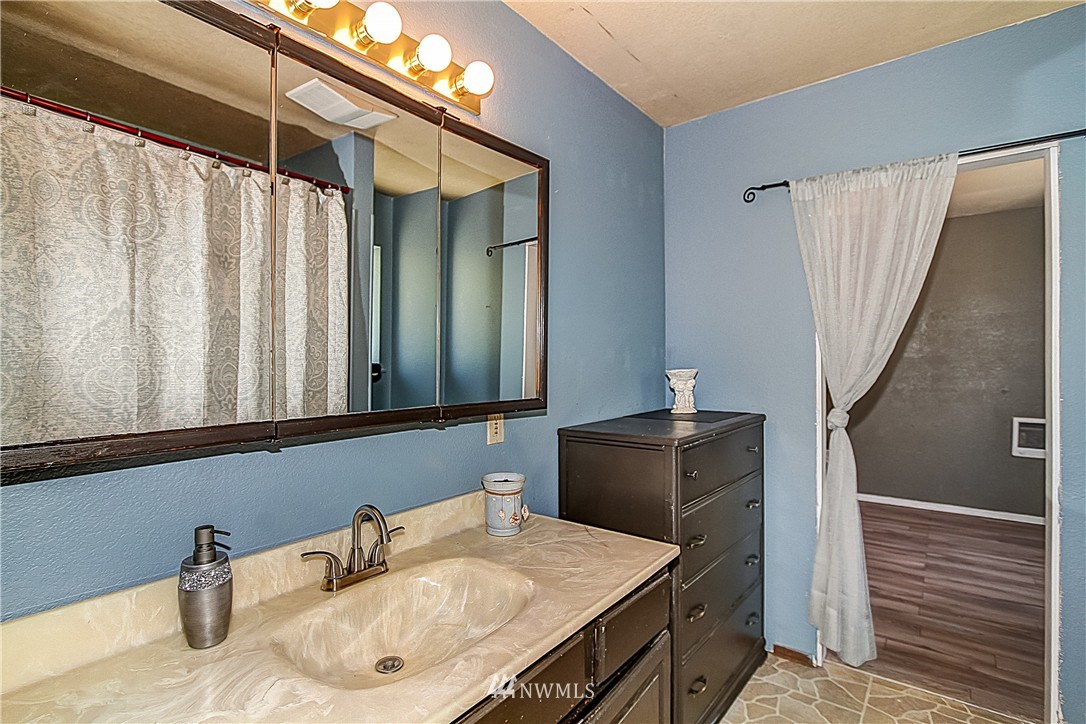 23815 1st Avenue West Bothell, WA 98021 - Photo 9 of 18 Gallery Image 9