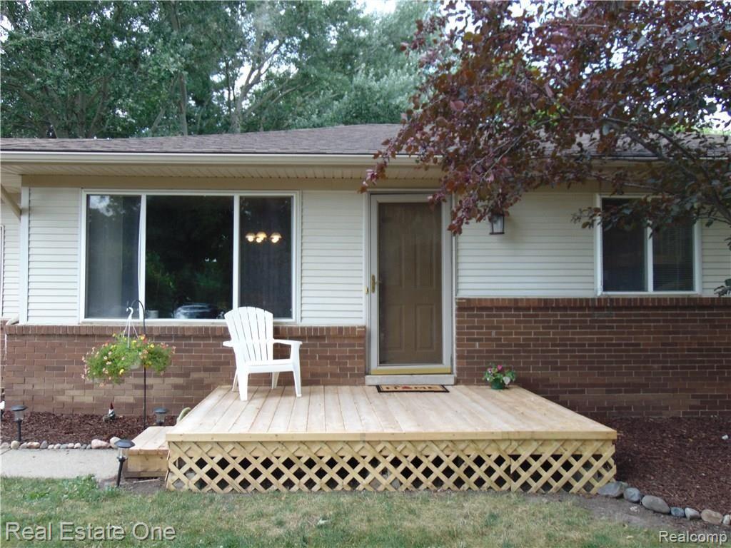 3799 Thomas Road Oxford, MI 48371 - Photo 2 of 39 Front door and new deck.