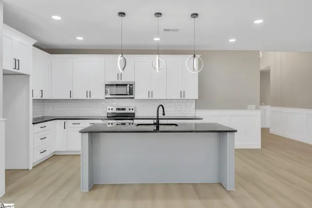 $439,999 | 211 Chestnut Drive, Belton, SC 29627