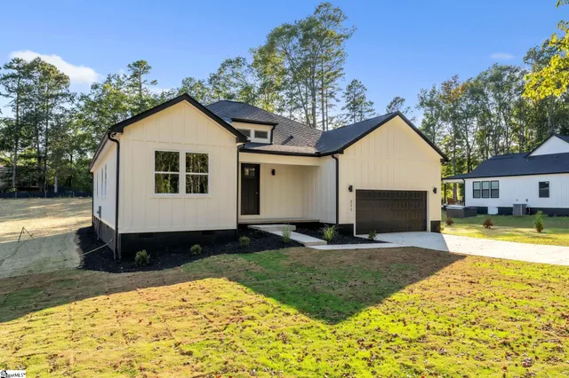 $439,999 | 211 Chestnut Drive, Belton, SC 29627