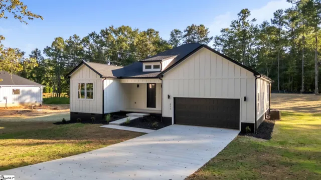 $439,999 | 211 Chestnut Drive, Belton, SC 29627