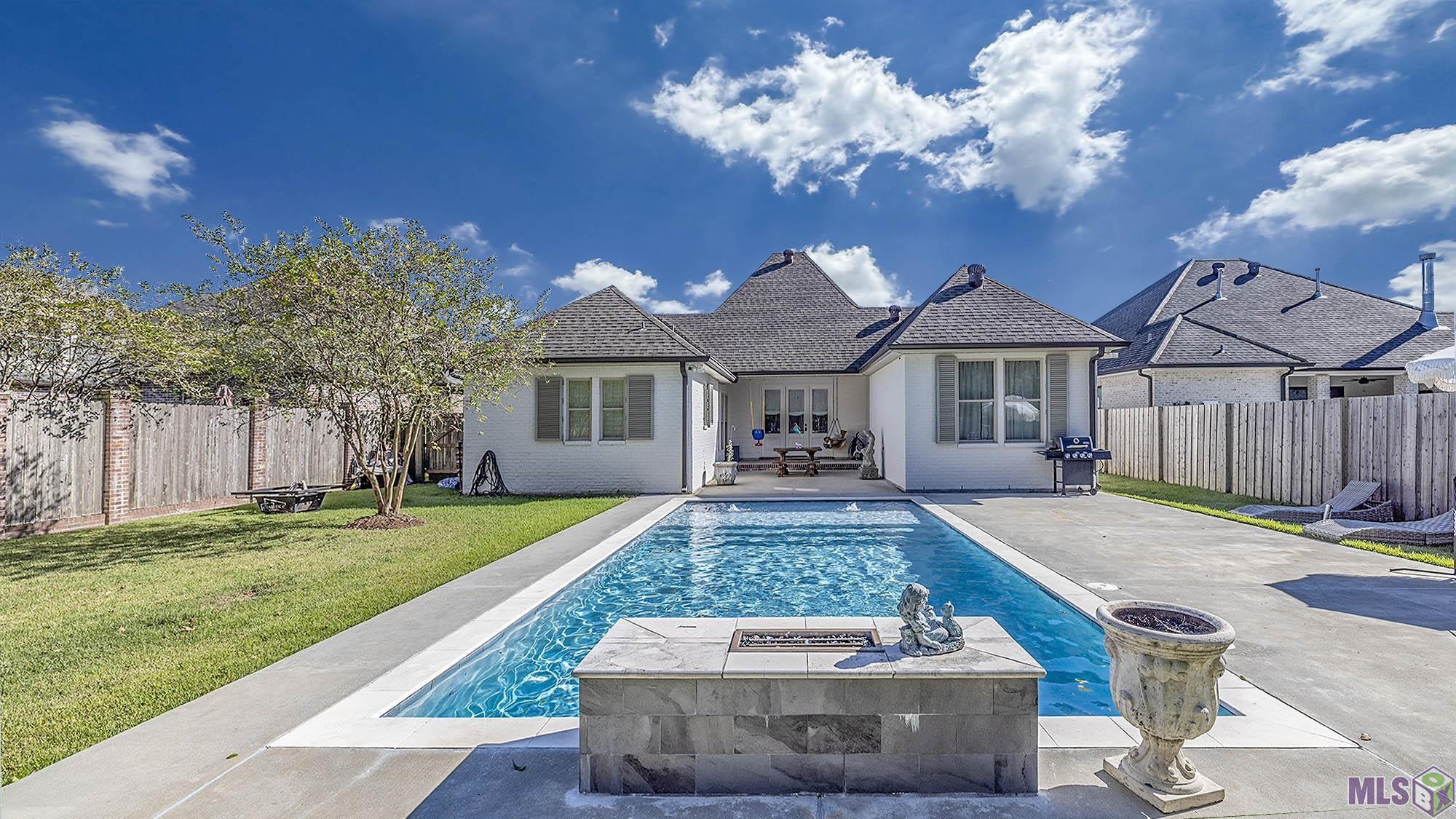 241 Rue Richard Gray, LA 70359 - Photo 2 of 28