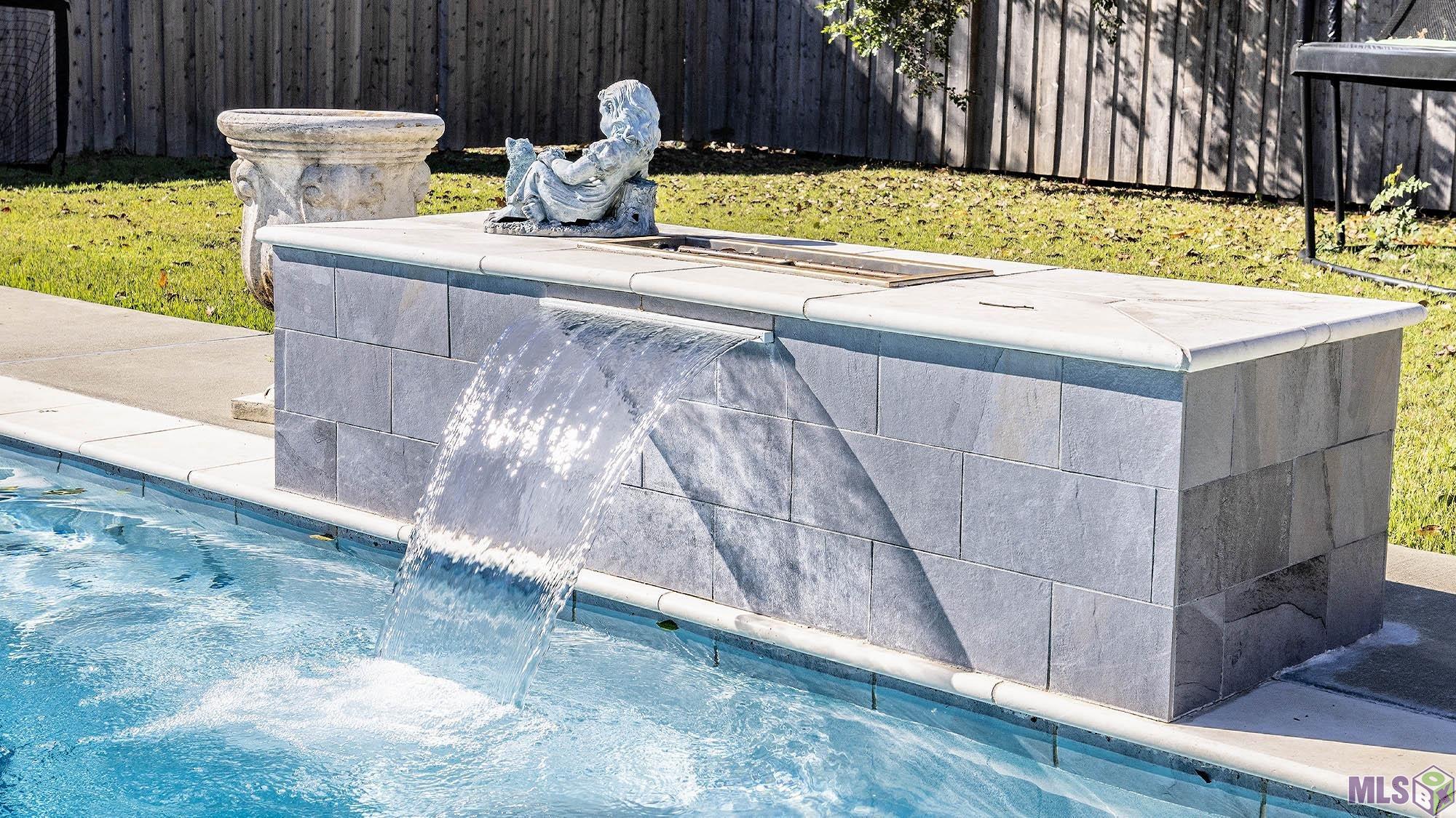 241 Rue Richard Gray, LA 70359 - Photo 3 of 28