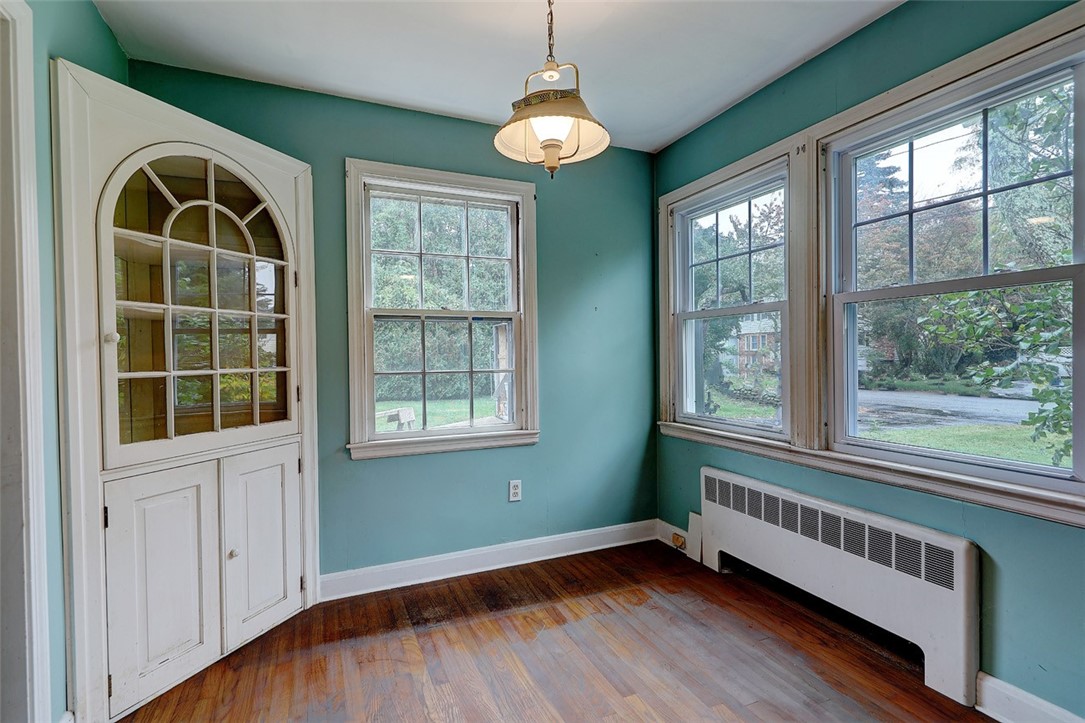 26 Acacia Road Bristol, RI 02809 - Photo 11 of 31 Dining Area