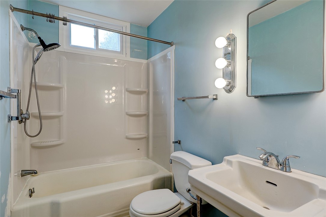 26 Acacia Road Bristol, RI 02809 - Photo 19 of 31 First Floor Full Bath