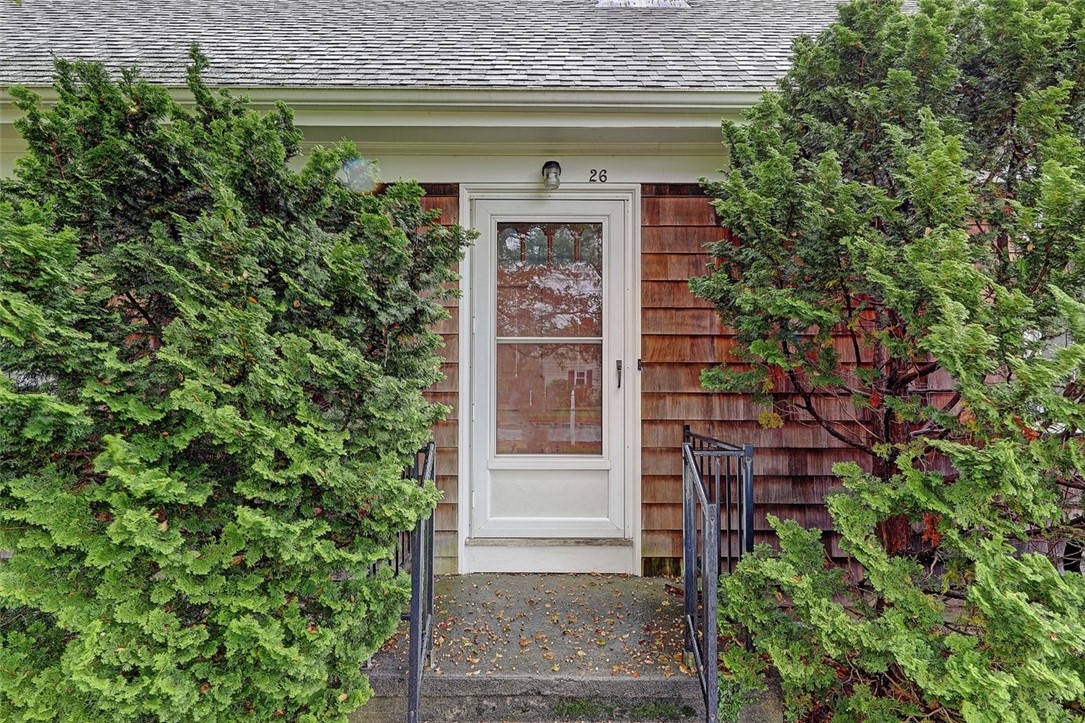 26 Acacia Road Bristol, RI 02809 - Photo 4 of 31 Front Door