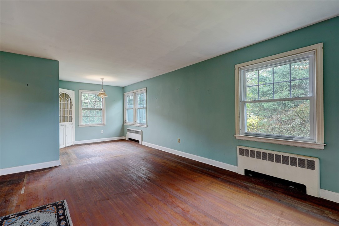 26 Acacia Road Bristol, RI 02809 - Photo 10 of 31 Dining Area