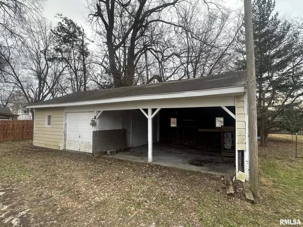 $10,000 | 137 West Chambers Street, Jacksonville, IL 62650