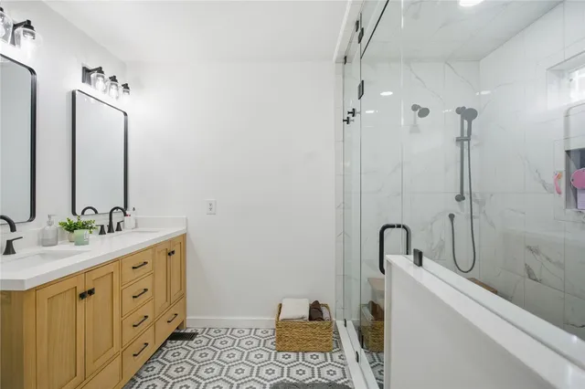 $625,000 | 207 Dodgins Lane, Seneca, SC 29672