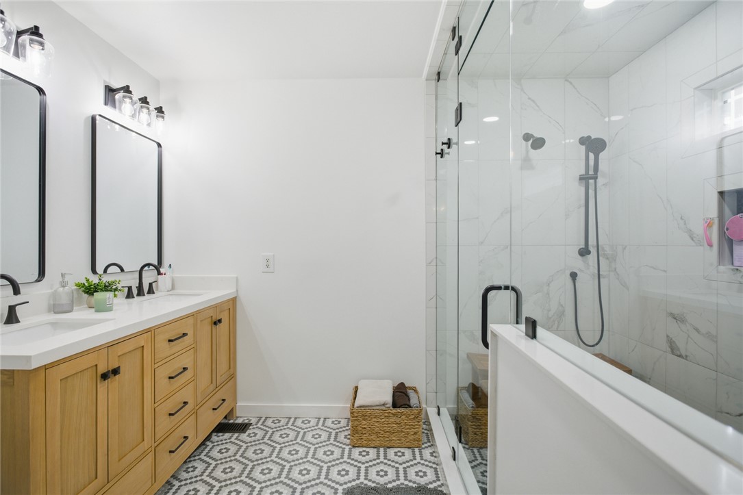 207 Dodgins Lane Seneca, SC 29672 - Photo 16 of 49