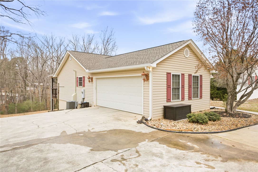 207 Dodgins Lane Seneca, SC 29672 - Photo 4 of 49