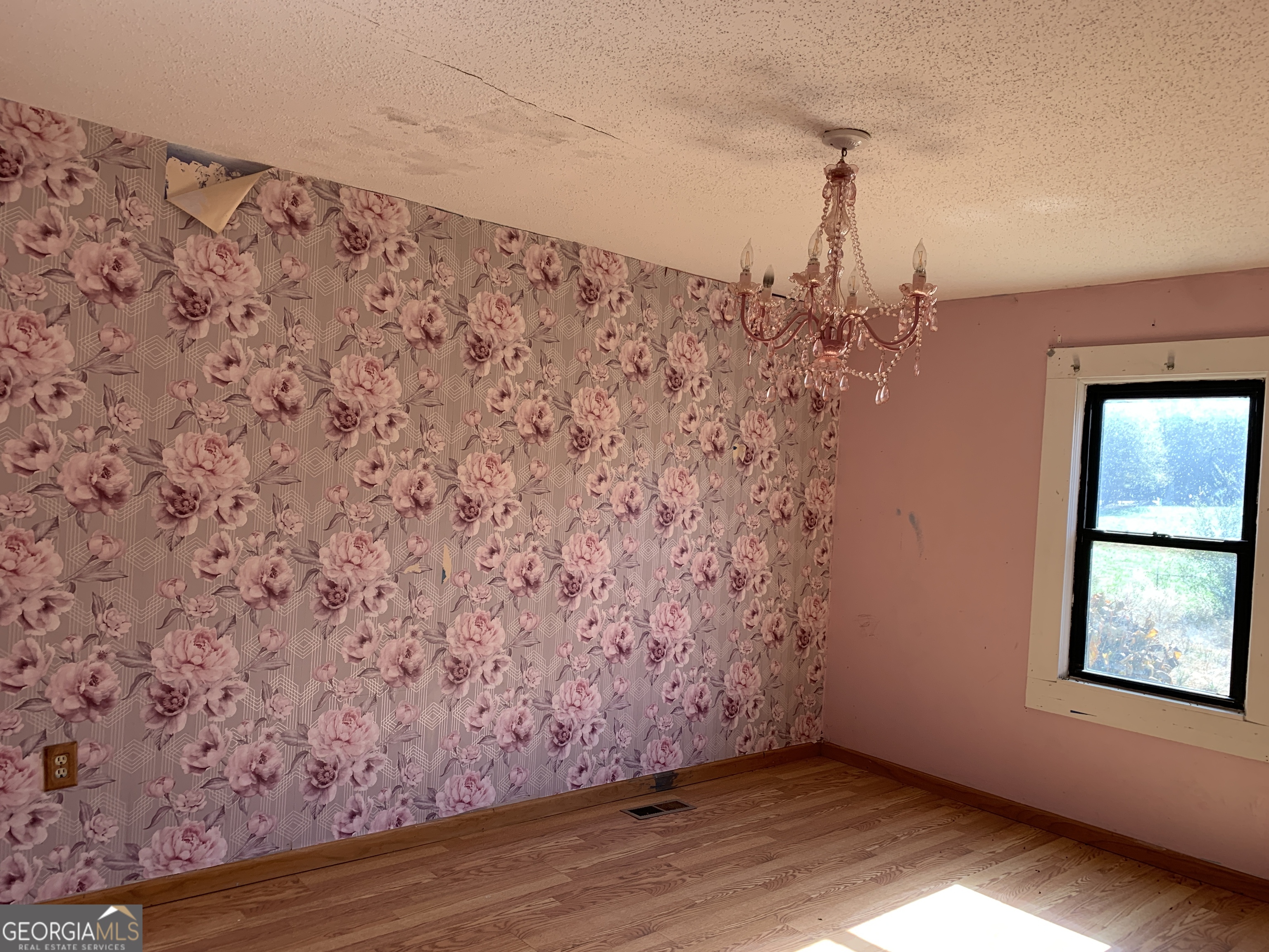 222 Reno Road Royston, GA 30662 - Photo 9 of 15 a view of a interior of the house