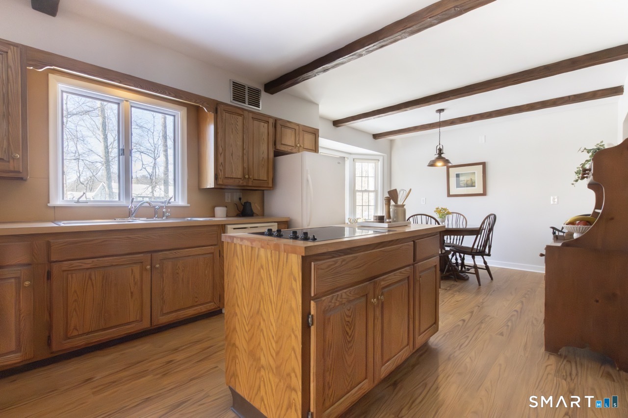 215 Fernwood Road Trumbull, CT 06611 - Photo 12 of 40