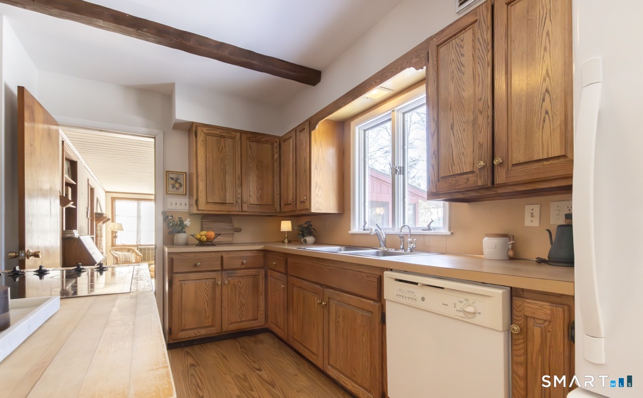 215 Fernwood Road Trumbull, CT 06611 - Photo 13 of 40