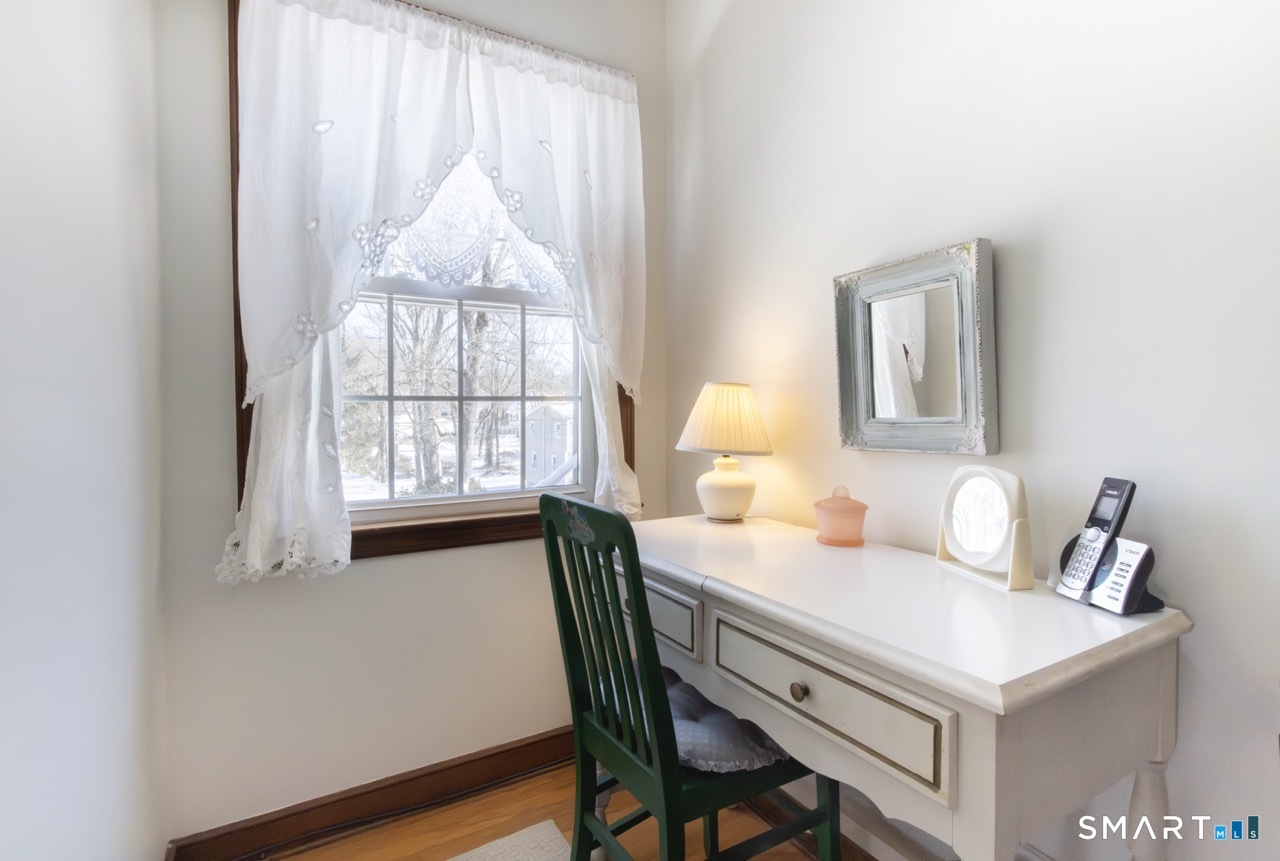 215 Fernwood Road Trumbull, CT 06611 - Photo 21 of 40