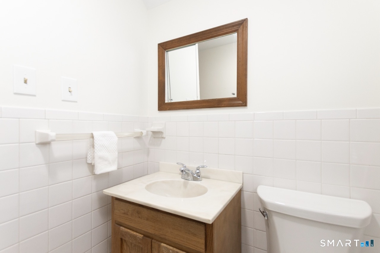 215 Fernwood Road Trumbull, CT 06611 - Photo 22 of 40