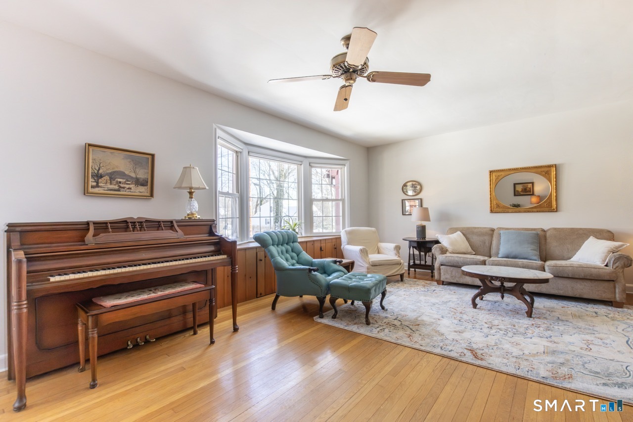 215 Fernwood Road Trumbull, CT 06611 - Photo 7 of 40