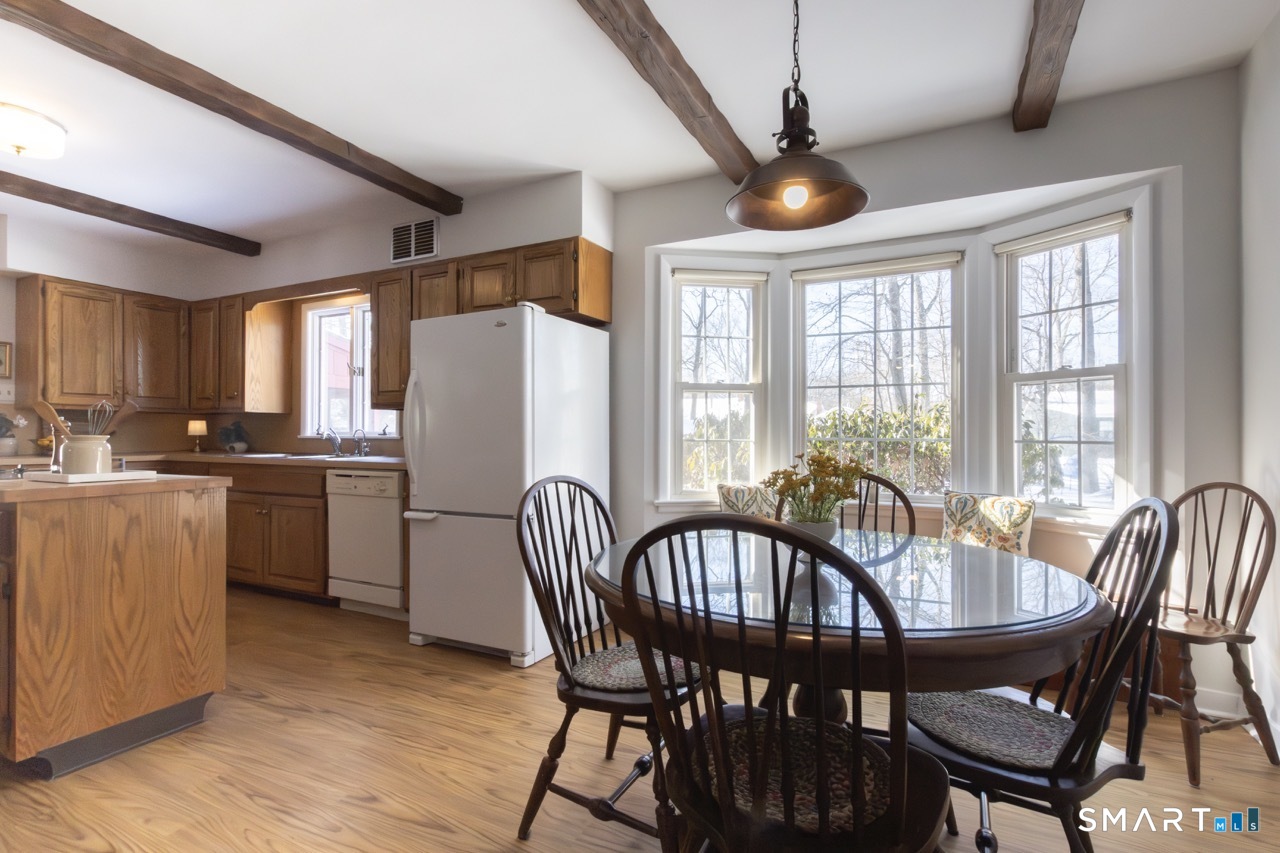 215 Fernwood Road Trumbull, CT 06611 - Photo 10 of 40