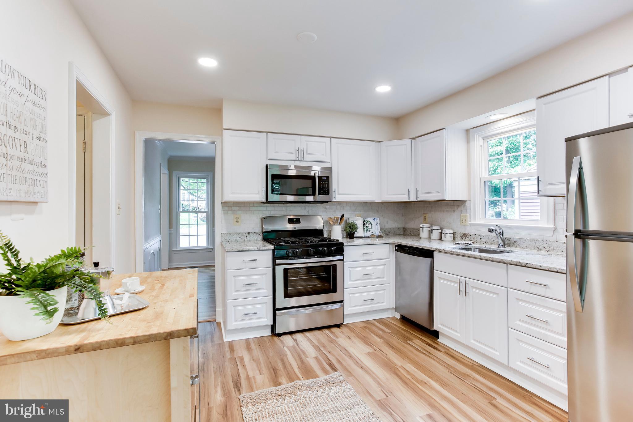 2093 Cobblestone Lane Reston, VA 20191 - Photo 13 of 43 Bright and open kitchen