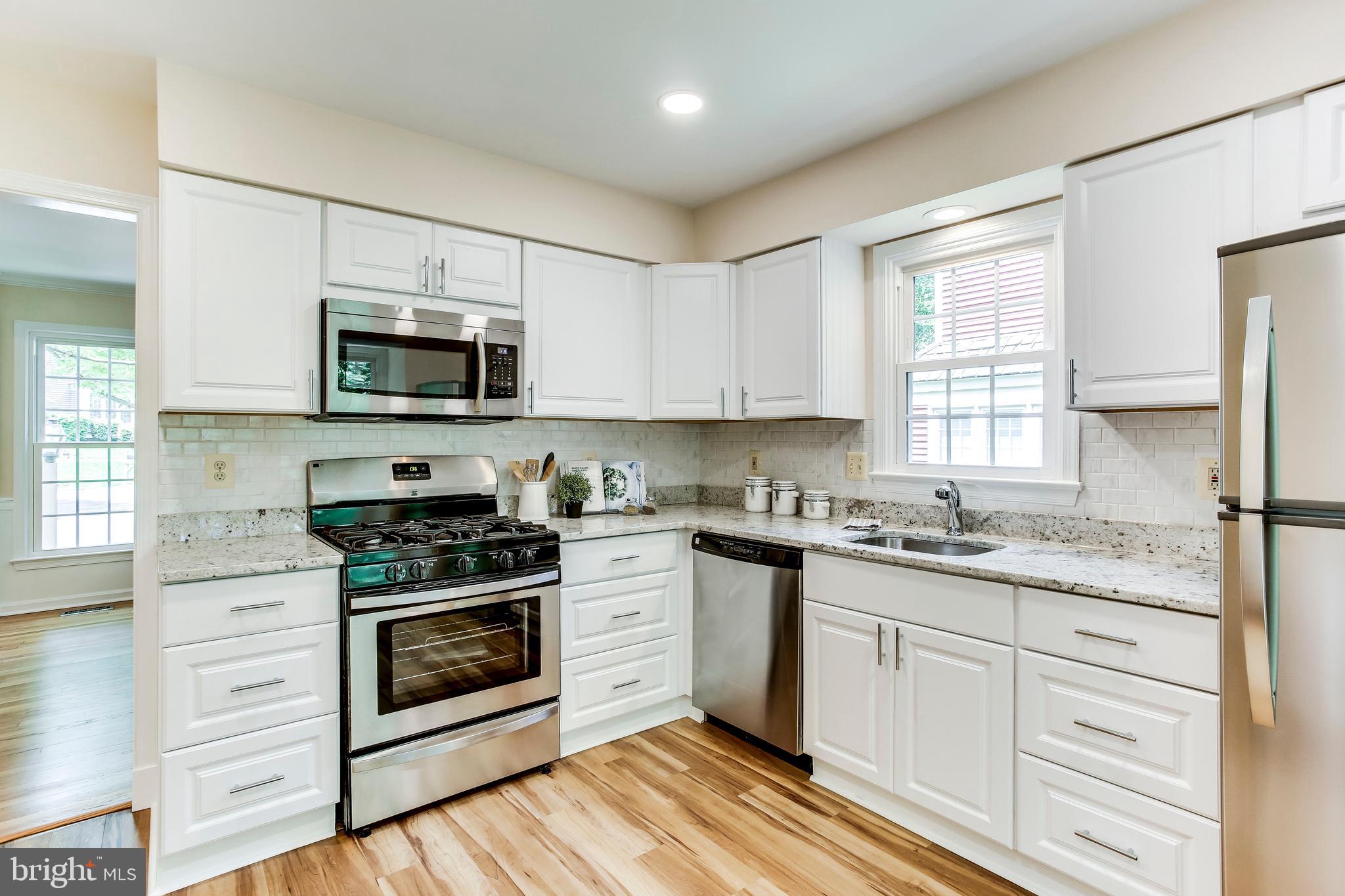 2093 Cobblestone Lane Reston, VA 20191 - Photo 14 of 43 New Stainless Steel appliances