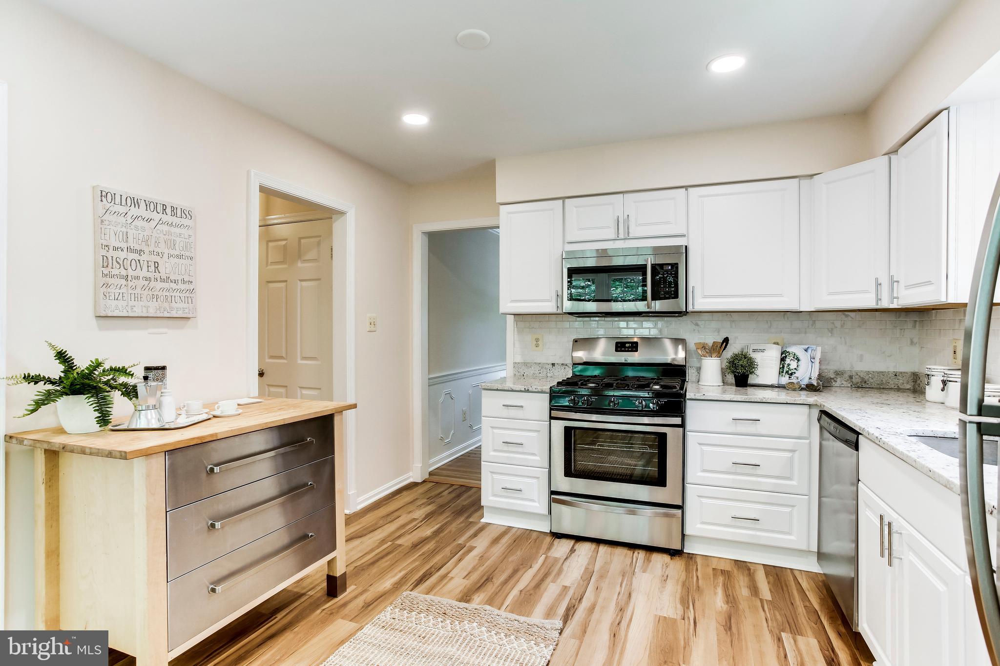 2093 Cobblestone Lane Reston, VA 20191 - Photo 15 of 43 Light and open kitchen