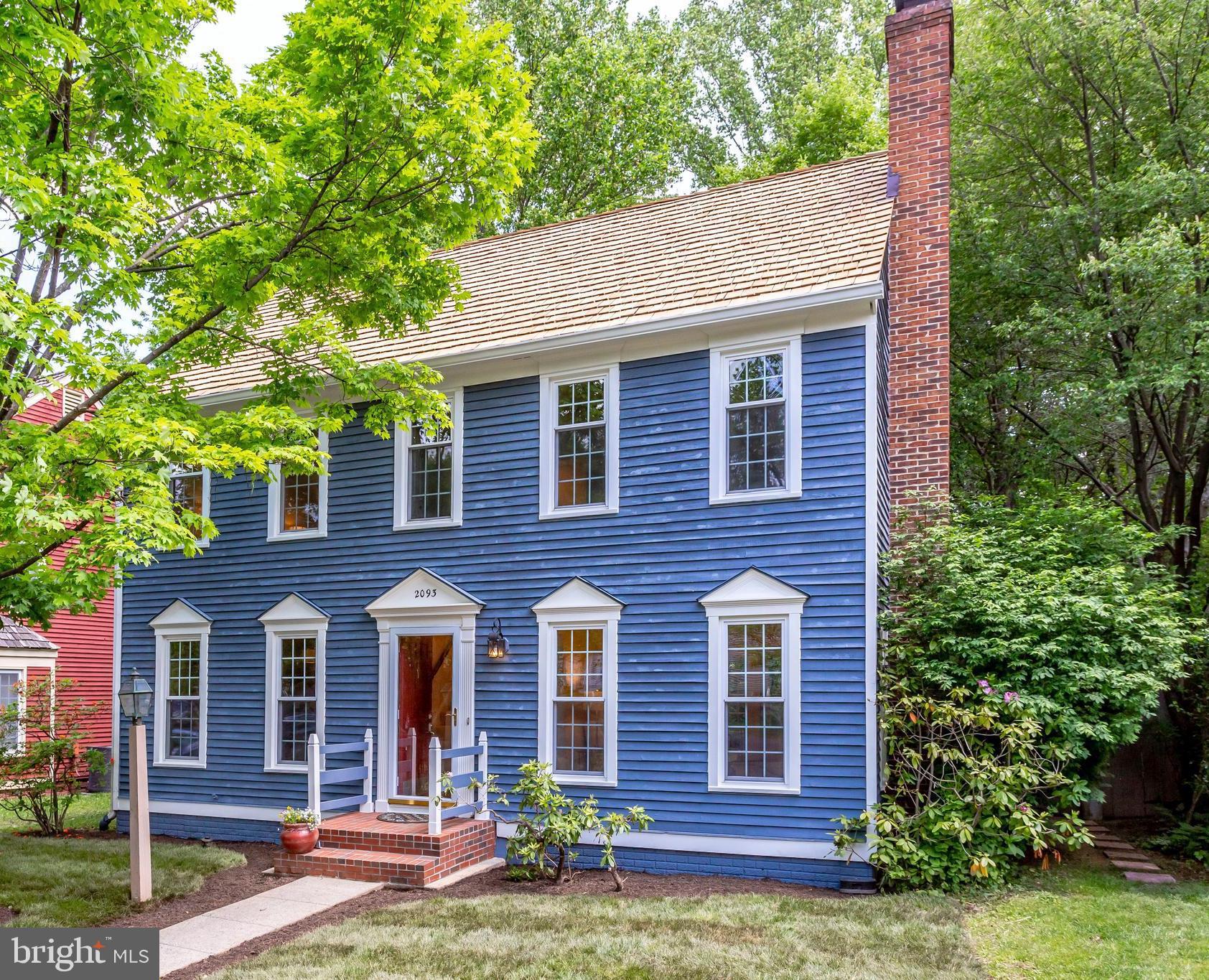 2093 Cobblestone Lane Reston, VA 20191 - Photo 3 of 43 Lush front lawn