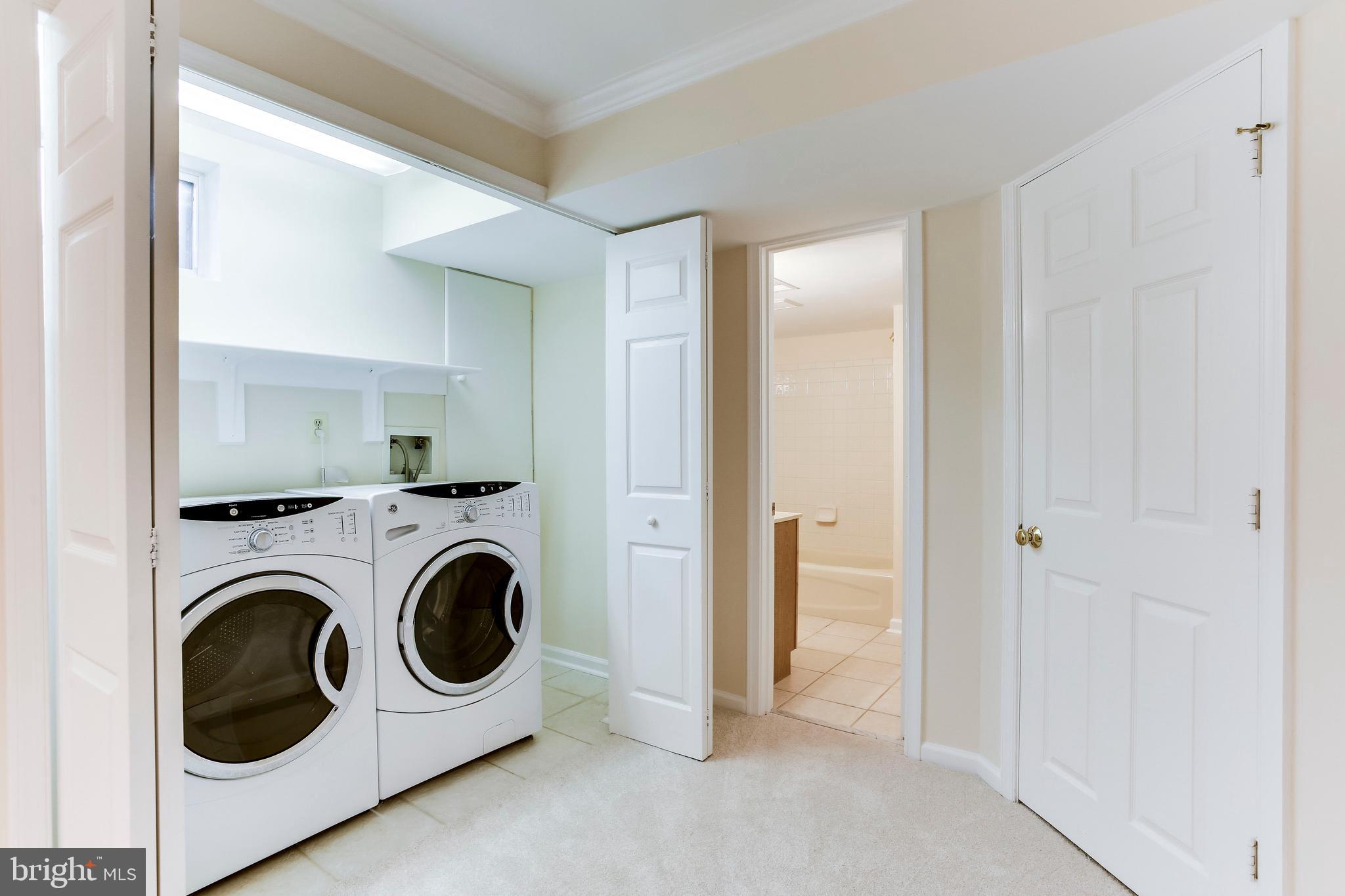 2093 Cobblestone Lane Reston, VA 20191 - Photo 33 of 43 Laundry room