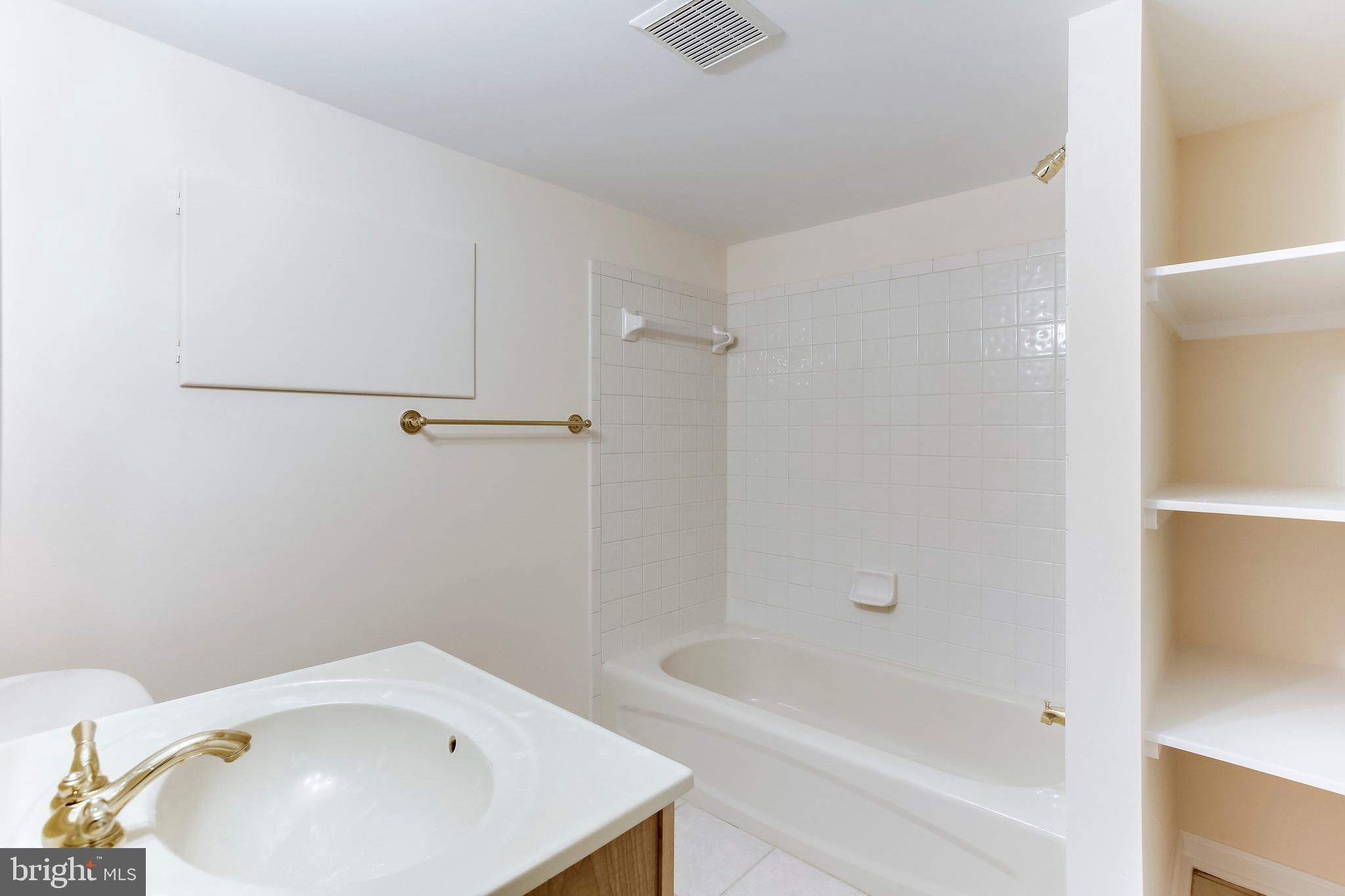 2093 Cobblestone Lane Reston, VA 20191 - Photo 35 of 43 Lower level full Bath