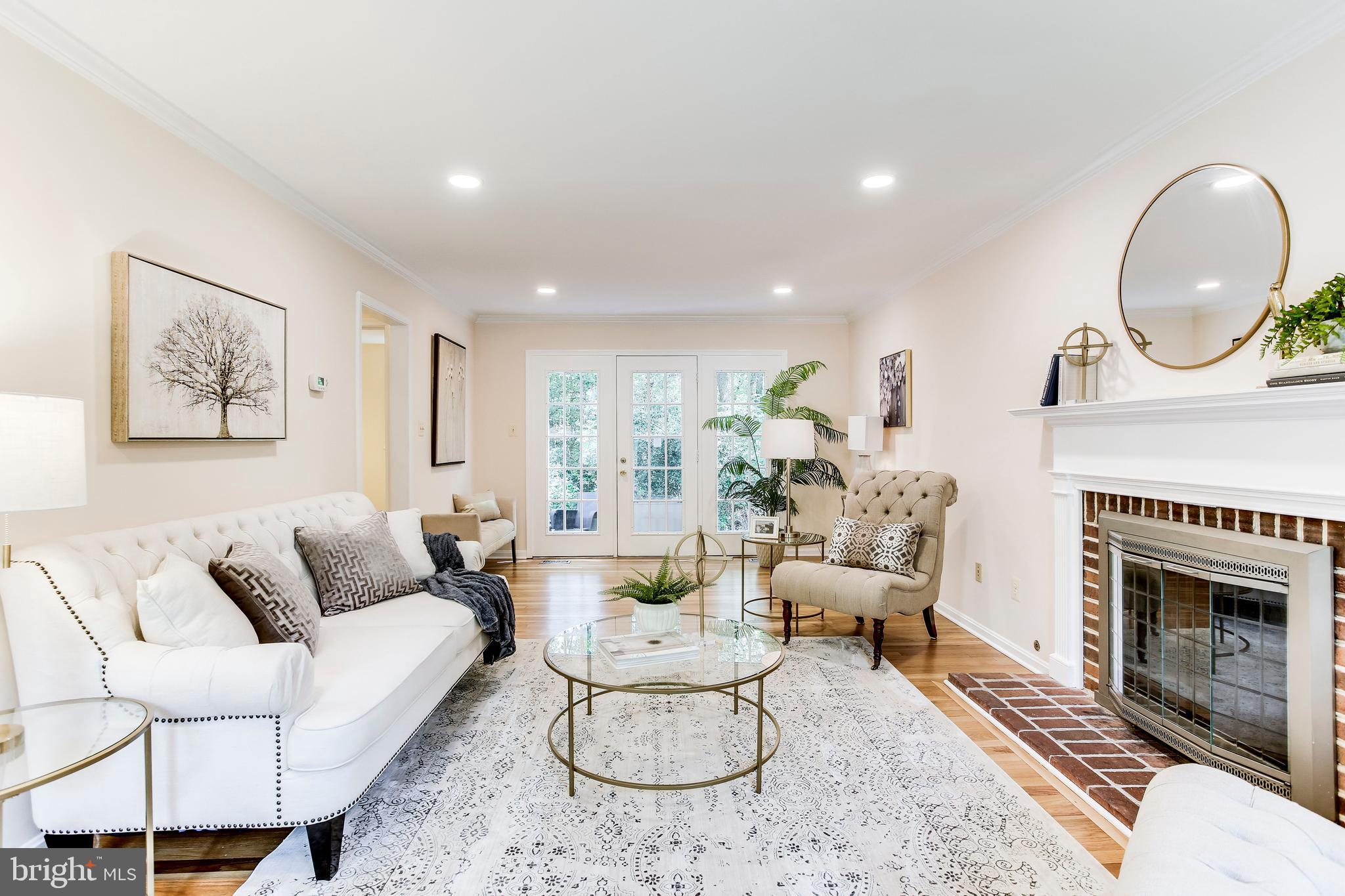 2093 Cobblestone Lane Reston, VA 20191 - Photo 6 of 43 Open and bright living room