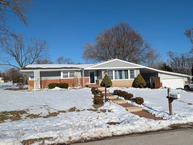 $3,200 | 942 Raleigh Road, Mundelein, IL 60060