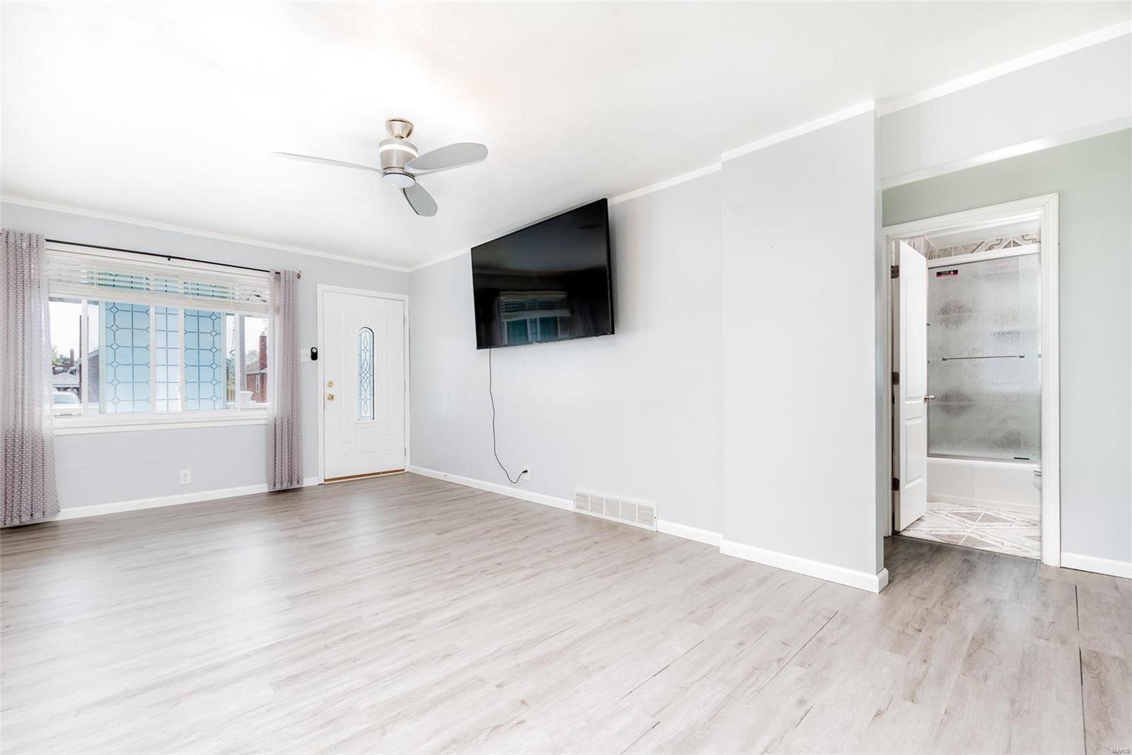 9319 MacKenzie Road St. Louis, MO 63123 - Photo 5 of 25