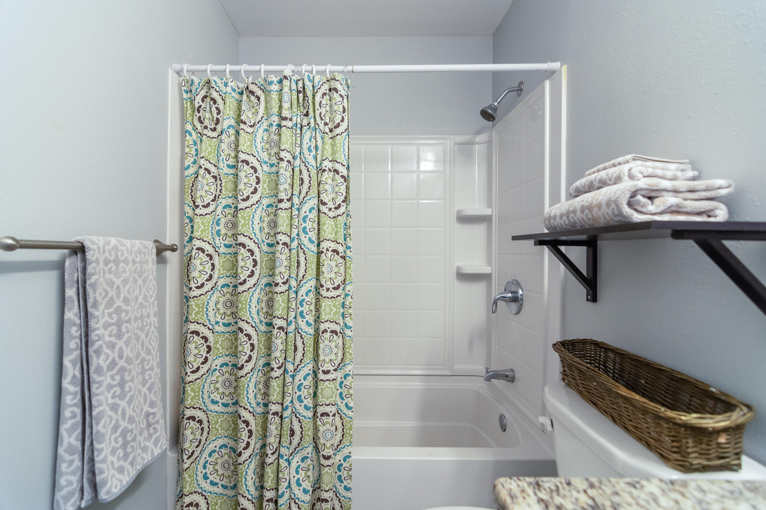 658 Ridge Lake Road Crestview, FL 32536 - Photo 31 of 47 a bathroom with a bathtub and shower