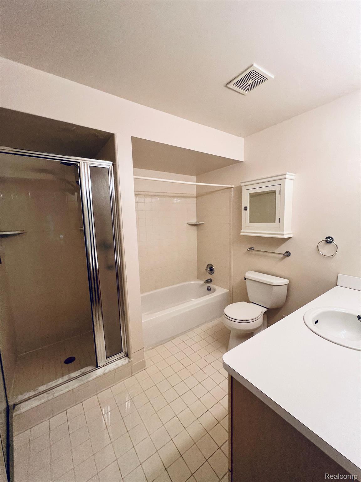 45360 Inverness Circle Macomb, MI 48044 - Photo 37 of 57 Gallery Image 37