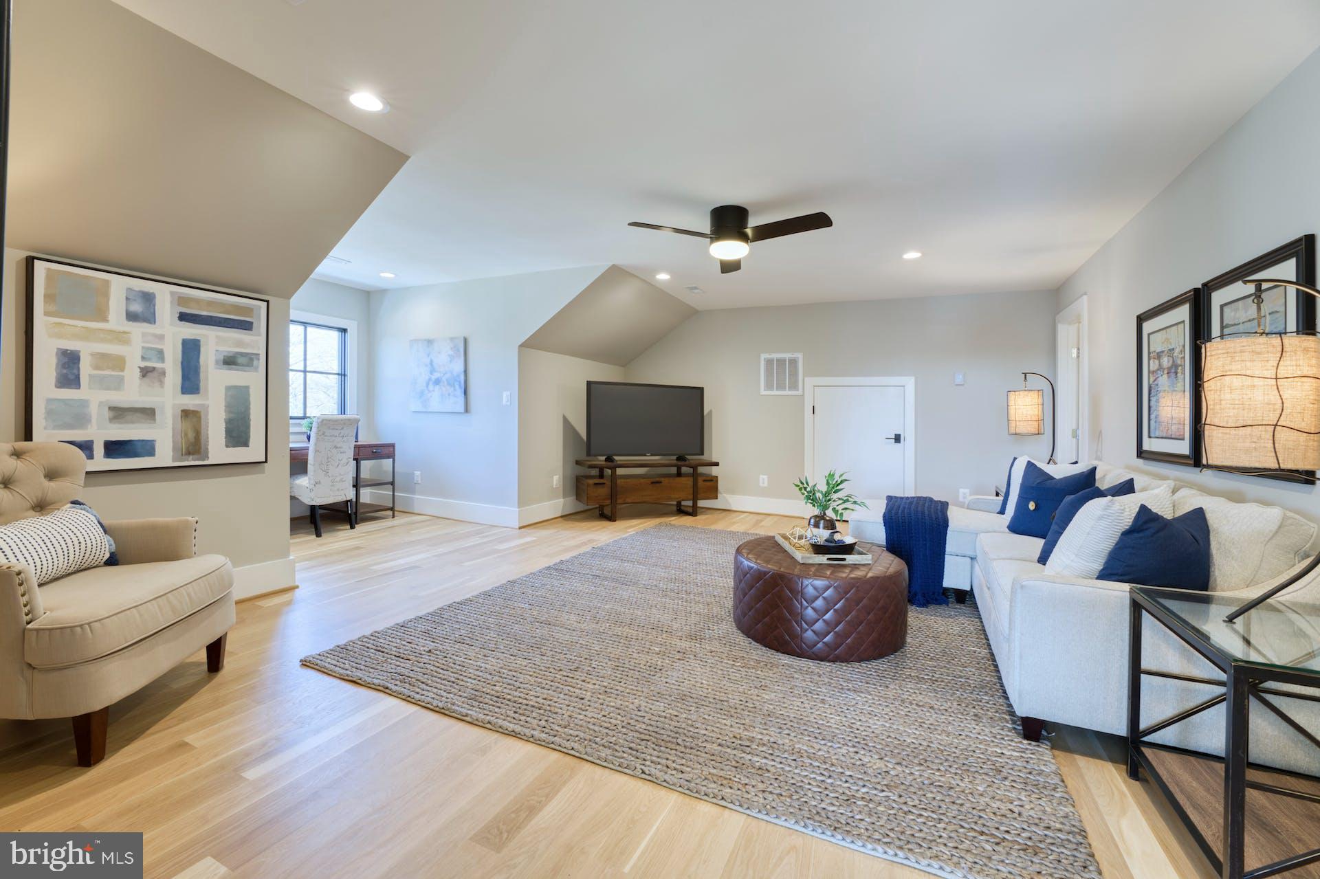 1623 Dempsey Street McLean, VA 22101 - Photo 42 of 54 3rd floor loft