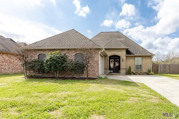 $240,000 | 31019 Lake Spring Drive, Walker, LA 70785