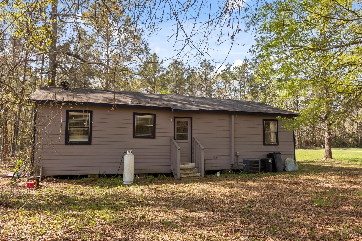 801 Campbell Acres Road Cleveland, TX 77328 - Photo 25 of 36 a backyard of a house with barbeque oven
