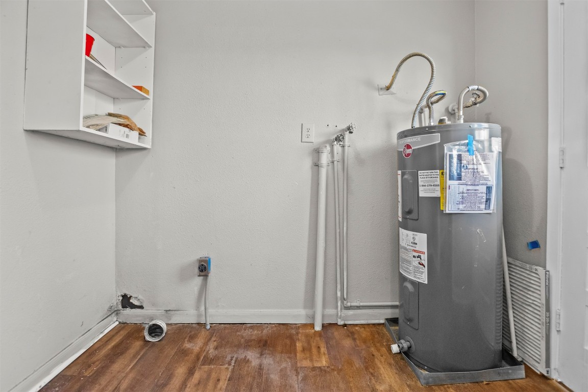 801 Campbell Acres Road Cleveland, TX 77328 - Photo 9 of 36 a view of a room with wooden floor