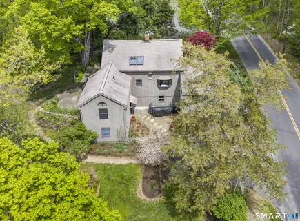 $600,000 | 19 Farrell Road, Newtown, CT 06470