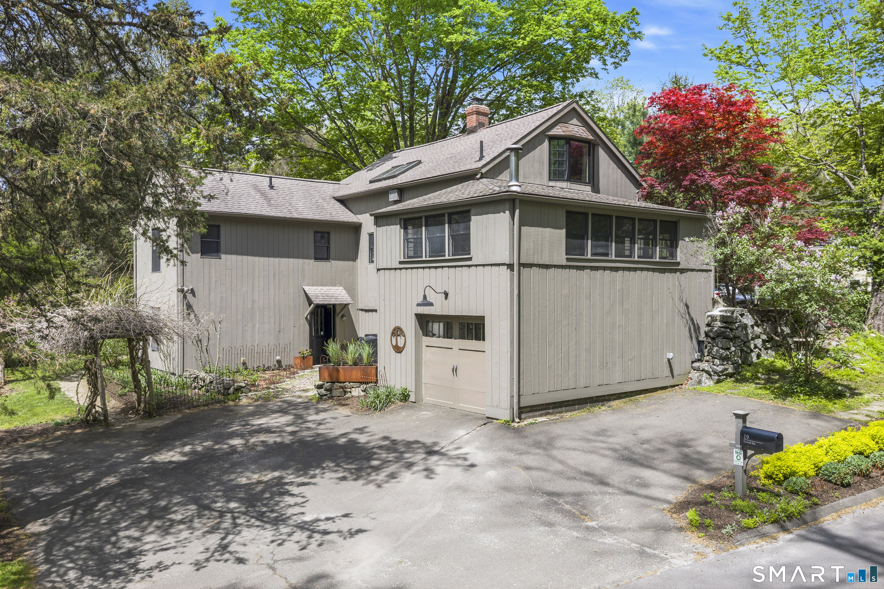 19 Farrell Road Newtown, CT 06470 - Photo 2 of 40