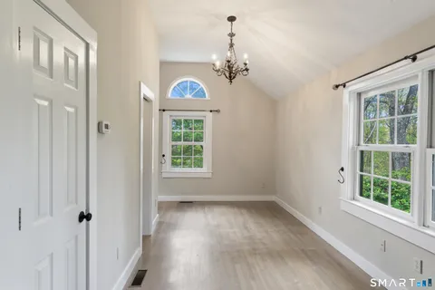 $600,000 | 19 Farrell Road, Newtown, CT 06470