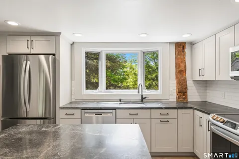 $600,000 | 19 Farrell Road, Newtown, CT 06470