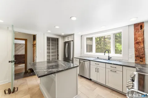 $600,000 | 19 Farrell Road, Newtown, CT 06470