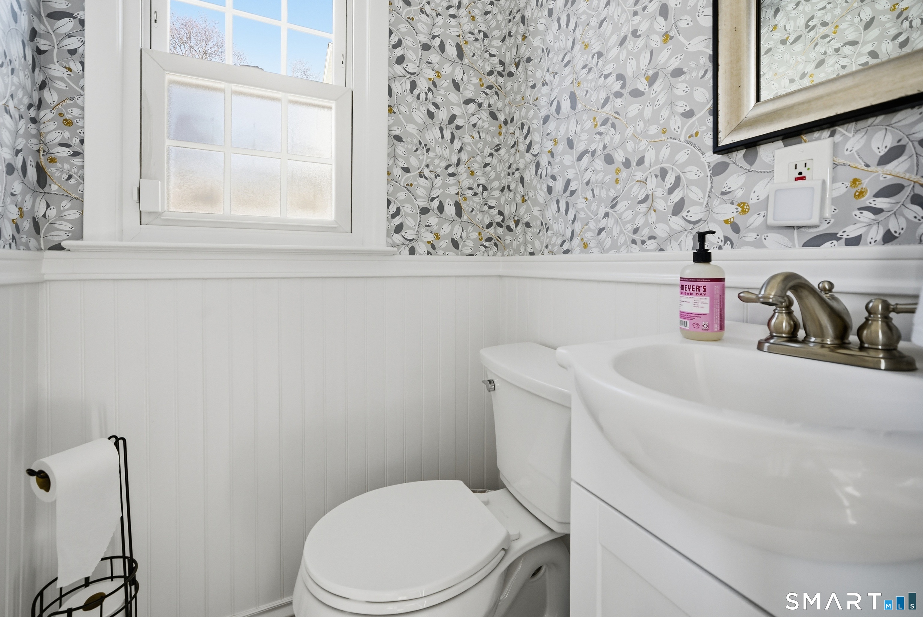 25 Helen Street Fairfield, CT 06824 - Photo 13 of 22